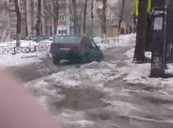 Зону водной турбулентности нашли на дороге в Воронеже