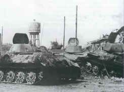 Подбитые танки в центре Воронежа показали на фото