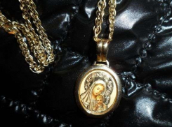 В Воронеже под суд пойдет девушка, укравшая золотую цепочку у знакомой 