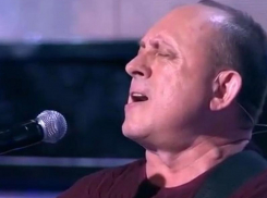 Отец Началовой спел на Первом канале через год после смерти дочери