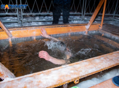 Плотно поесть и отказаться от алкоголя: воронежцам рассказали, как правильно нырять на Крещение 