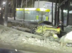 Просто разворотило: страшное ДТП попало на видео в Воронеже