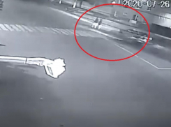 Момент смертельного наезда на двух женщин сняла камера в Воронежской области