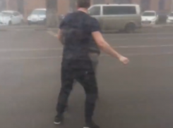 Фееричную драку маршрутчиков сняли посреди проезжей части в Воронеже 