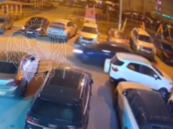 Опубликовано видео с наездом на ребенка во дворе воронежского ЖК