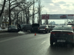 В мертвой пробке встал Северной в Воронеже из-за массовой аварии 
