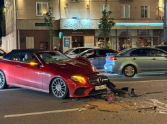 На водителя Mercedes, положившего на бок маршрутку, завели уголовное дело 