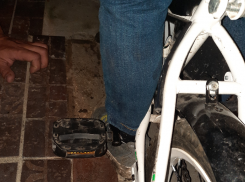 Воронежские спасатели выручили ребенка, нога которого застряла в раме велосипеда