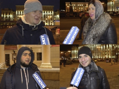 В центре Воронежа прохожие спели любимые песни «Сектора Газа»