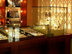 Воронежские полицейские раскрыли дерзкое нападение на ювелирный магазин