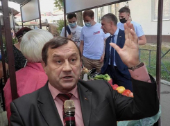 Единоросс ищет овощи, а коммунист «топит» не за того Грудинина: чем за неделю отличились партии в Воронеже