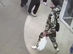 Пакет с продуктами вынес из супермаркета вооруженный ножом воронежец 