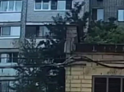 Выпавшая с шестого этажа дома на 9 Января девочка умерла в воронежской больнице 