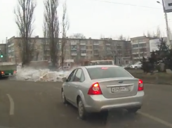 В Воронеже на Остужева с «Камаза» высыпались пеноблоки