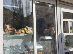 Поступок воронежского продавца растрогал пенсионерку до слез