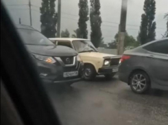 Дождь и ДТП породили хаос на дорогах в Воронеже вечером 23 июля