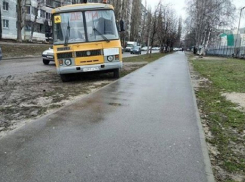 Грязный подвоз детей к школе сфотографировали в Воронеже