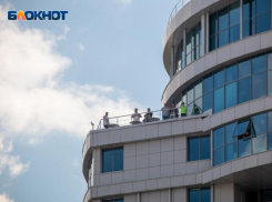 Воронежцам запретили выходить на балконы бизнес-центра во время домашнего матча «Факела» 