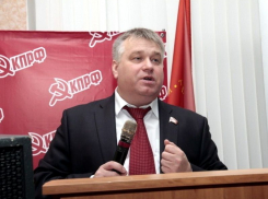 Главный воронежский коммунист Андрей Рогатнев отмечает 56-летие