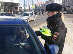 Женский патруль начал охоту на воронежских автомобилистов