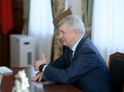 Стабильную позицию удержал за февраль глава Воронежской области Гусев