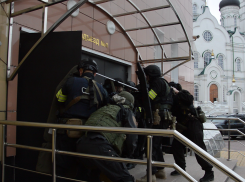 «Террористы» захватили воронежский облсуд