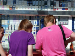 В Россошанском районе возле школы и детского сада продавали сигареты