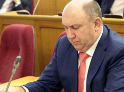 Пытавшие воронежского депутата бандиты украли оружие и золото
