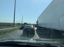 Отдохнувшие на юге попали в 30-километровую пробку на М-4