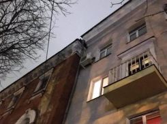 Упавший с крыши лёд сломал череп 3-летней девочке в Воронеже – возбуждено уголовное дело