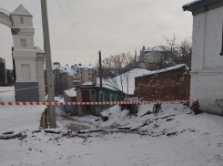 Коммунальная авария на 3 дня взяла в заложники улицу в центре Воронежа