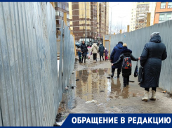 Бороздить мокрые просторы приходится школьникам перед уроками в Воронеже 