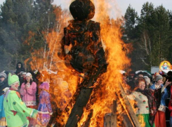 Воронежцам не дали сжечь чучело Масленицы в Центральном парке
