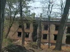 Заброшенный дом превратился в декорации для постапокалиптического кино в Воронеже 