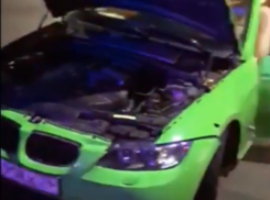 Полицейские сняли эмоциональную погоню за BMW без колеса на встречке в Воронеже