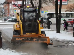  «Будут жалобы – пишите»: мэр Петрин ответил на вопрос о шумной уборке улиц