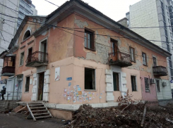 В заброшенном воронежском доме горожанин нашел оставленное письмо девочки Деду Морозу 