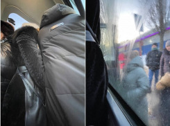 «Дверь не закрывается, сесть невозможно»: о маршруточной давке рассказали воронежцы 