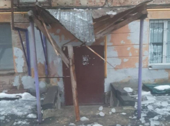 Крышесносный снегопад произошел в центре Воронежа