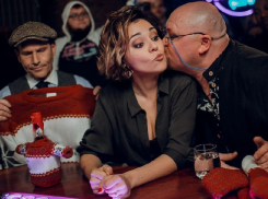 Застенчивым поцелуем с Шурой похвасталась YouTube-звезда Ирина Чеснокова