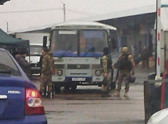 Соцсети: на Алексеевском рынке ОМОН забирает нелегалов в Воронеже