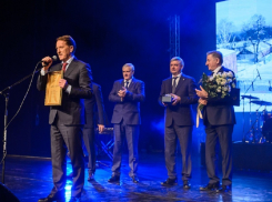 «Лидер десятилетия» Алексей Гордеев передал воронежцам привет от жены