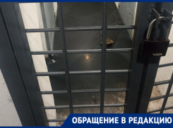 Каловый «Титаник»: потоки смердящей воды заперли за железной решеткой в Воронеже 