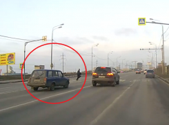 Чудесное спасение пешехода от смерти сняли на видео в Воронеже