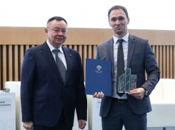 «Кукушка хвалит петуха за то, что хвалит он кукушку», - награду главы ФКР едко прокомментировали в Воронеже