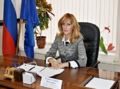 Политтехнолога Жогова потеснила красавица-директор, загонявшая «родителей и членов их семей» на праймериз «ЕР»