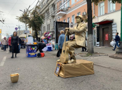 Зависшие в воздухе живые скульптуры восхитили воронежцев