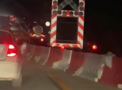 Причину гигантской пробки на трассе М-4 по дороге к морю показали на видео