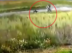 50-метровый полет мотоциклиста после аварии сняли в Воронеже