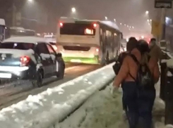 10-балльные пробки погрузили в зимний хаос водителей и пешеходов в Воронеже